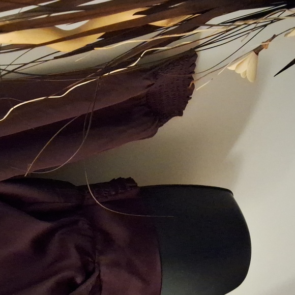 The General Good size large Maroon Blouse - Picture 3 of 5